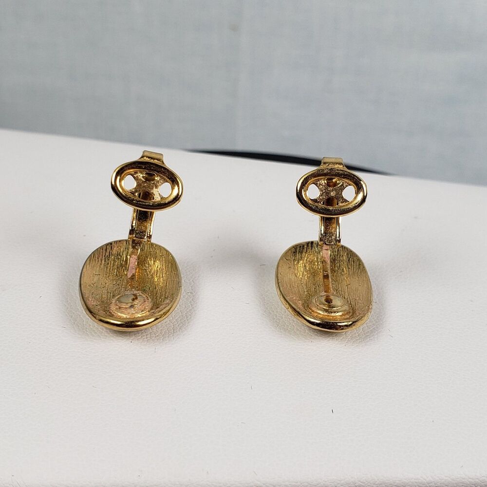 Vintage Crown Trifari 60s MCM White Enamel Egg Shape Gold Tone Clip On Earrings - Picture 12 of 12